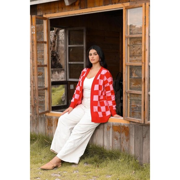 Oversized Plus Size Knit Cardigan with V-Neck - Perfect for Everyday Comfort - Picture 4 of 9